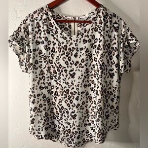 Maurice’s Leopard Print Flowy Short Sleeve Blouse Women’s Small